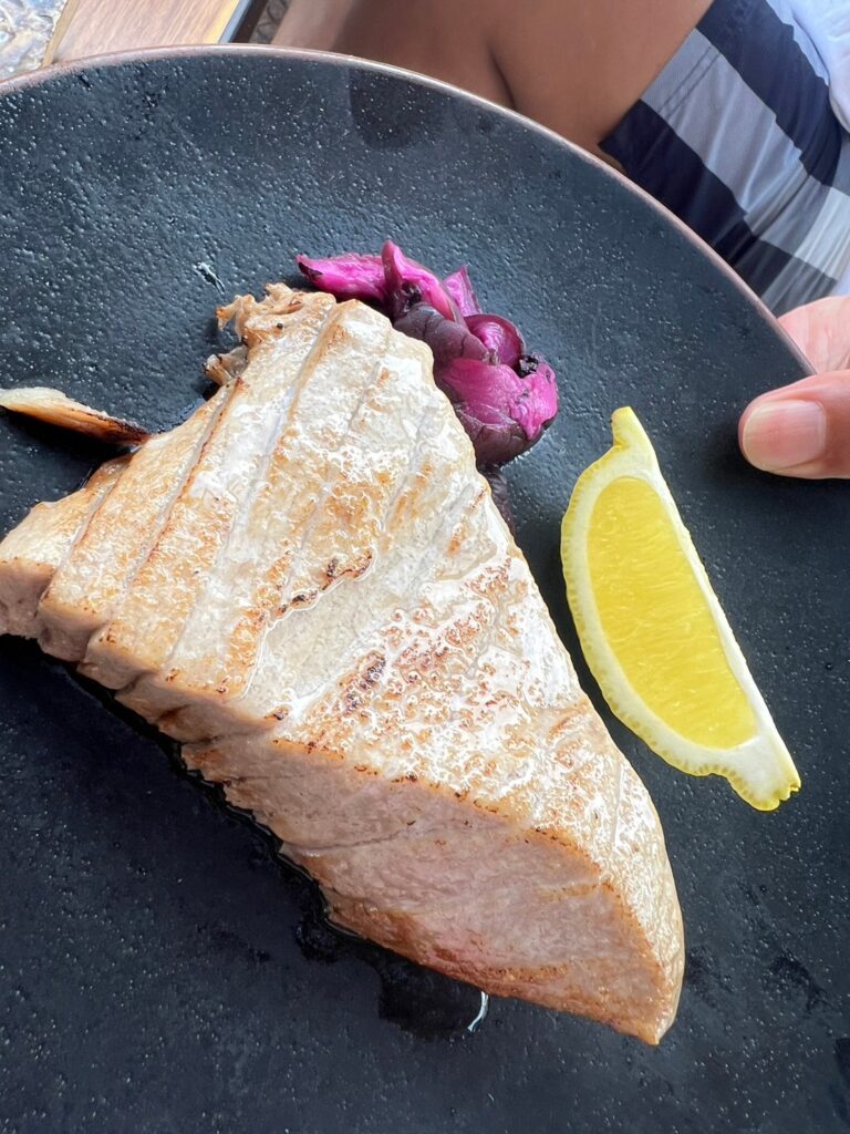 城ヶ島　「磯料理 魚のかねあ」　マグロのカマ焼き　画像